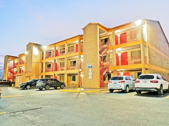 Gallery - Howard Johnson By Wyndham Houston Hobby Airport