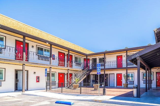 Gallery - Hotel Avenida Victorville I 15