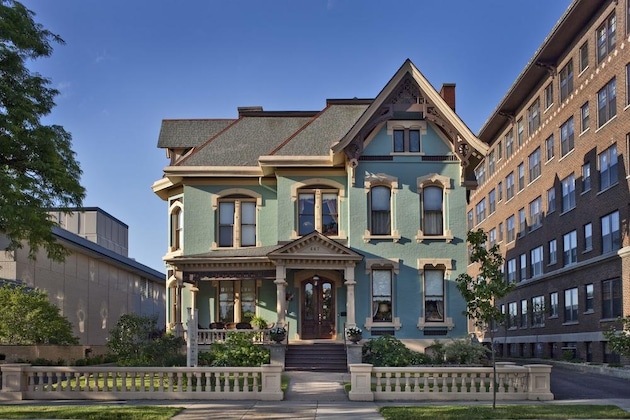 Gallery - Kalamazoo House