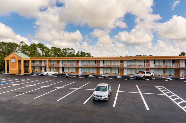Gallery - Red Roof Inn Vero Beach