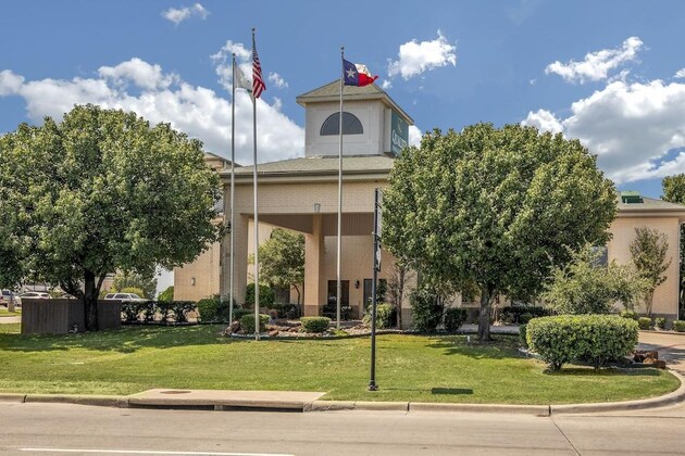 Gallery - Red Roof Suites Weatherford