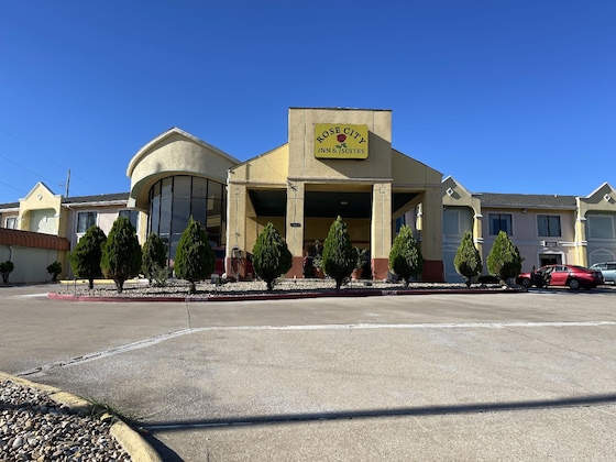 Gallery - Rose City Inn & Suites
