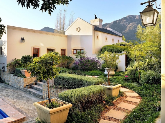 Gallery - Petit Plaisir Is A Romantic Self-Catering Cottage On The Side Of The Village No1