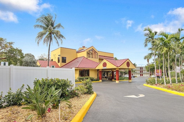Gallery - The Link Hotel on Sunrise