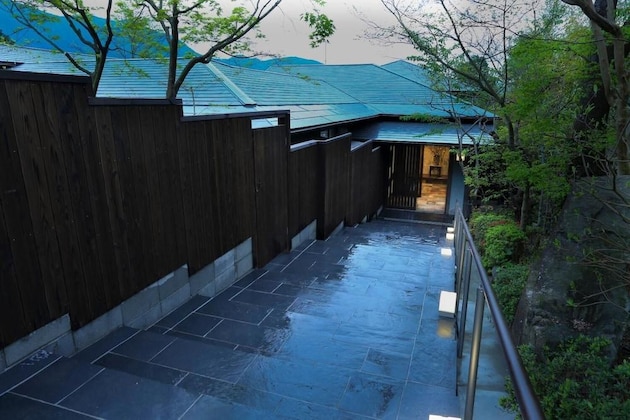 Gallery - Yufuin Ryokan Dining Kitchen Zen