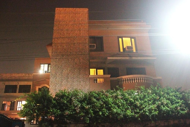Gallery - Oyo 1875 Hotel Blooms 2