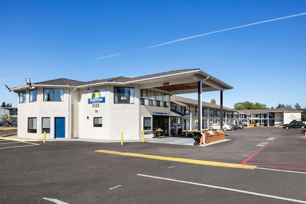 Gallery - Days Inn By Wyndham Lakewood South Tacoma