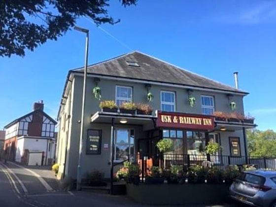 Gallery - Usk And Railway Inn