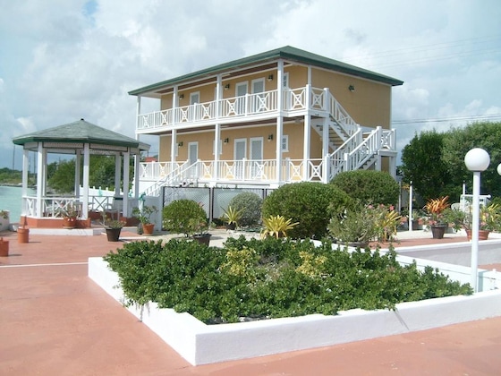 Gallery - The Pointe Resort & Marina