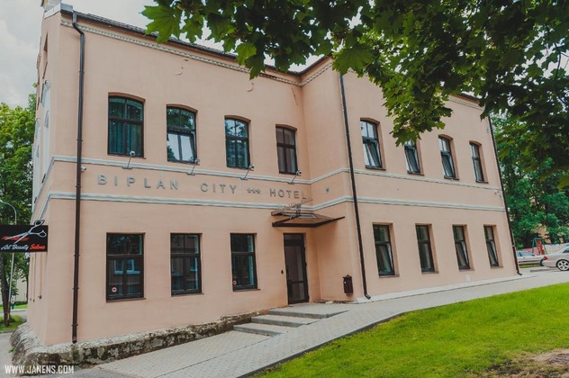 Gallery - Biplan City