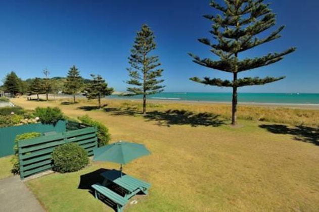 Gallery - Whispering Sands Beachfront Motel