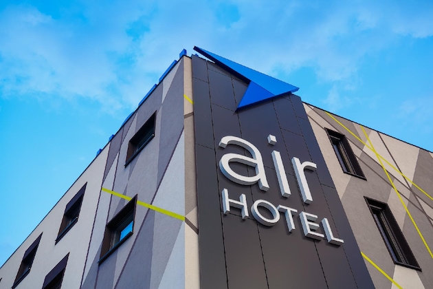 Gallery - Air Hotel