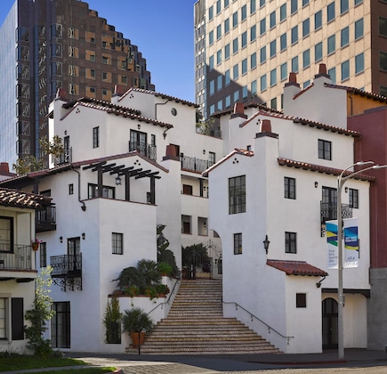 Gallery - Plaza La Reina