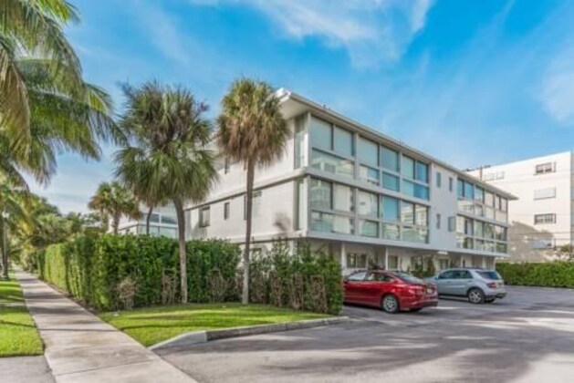 Gallery - Beach Haus Key Biscayne Contemporary Apartments