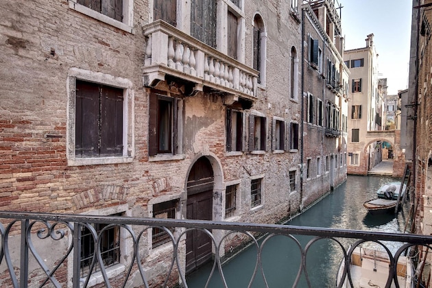 Gallery - Canal View Suite In Rialto By Wonderful Italy