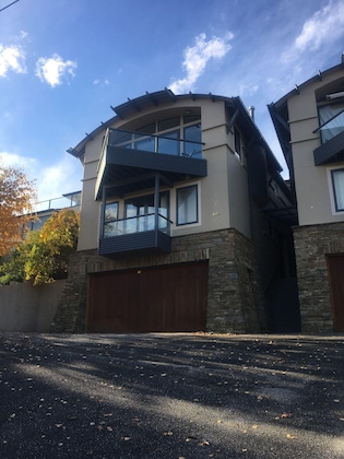 Gallery - Luxury On Lakeside