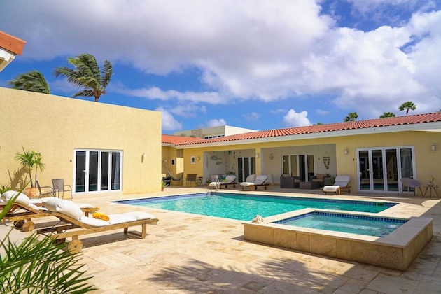Gallery - Arubas Bakval Suites