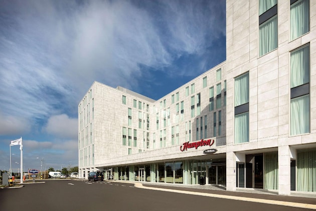 Gallery - Hampton by Hilton London Stansted Airport