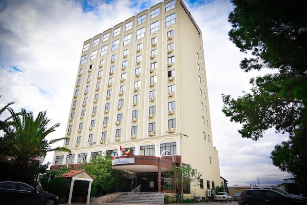 Gallery - Gondol Hotel