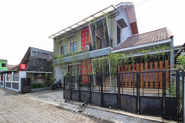 Gallery - Reddoorz Near Hartono Mall