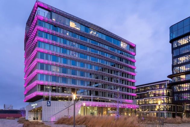Gallery - Moxy Amsterdam Houthavens