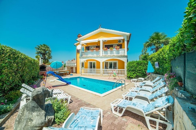Gallery - Vacation Pool Apartments
