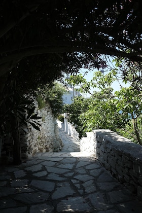 Gallery - Living Theros Luxury Suites