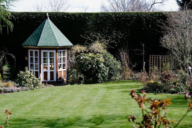 Gallery - Malvern Holiday Garden Flat