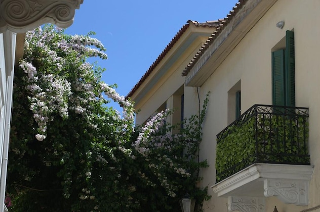 Gallery - Athenian Niche In Plaka