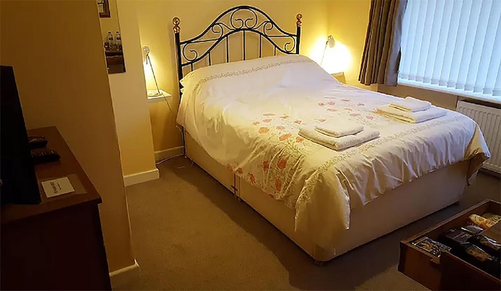 Gallery - A. B&B - Glastonbury
