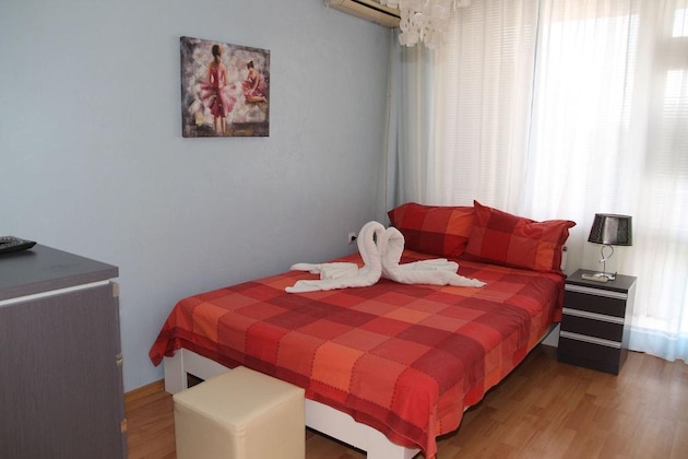 Gallery - Rossina View