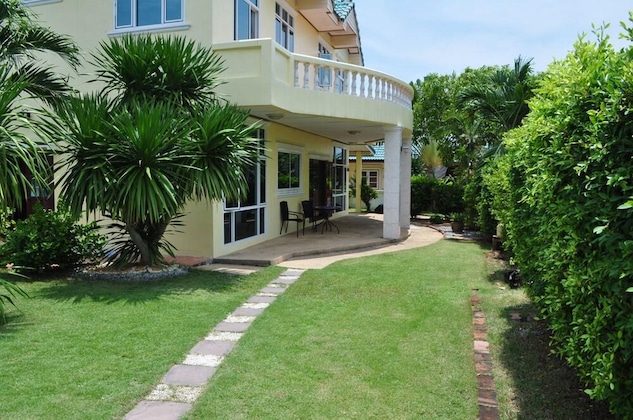 Gallery - Tropical Hill By Melody Hua-Hin