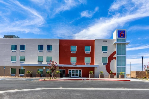 Gallery - Motel 6 Las Vegas, NV - Motor Speedway