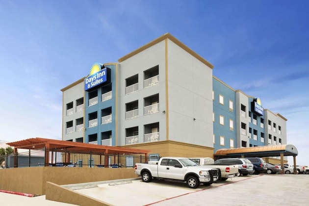 Gallery - Days Inn & Suites by Wyndham Galveston West Seawall