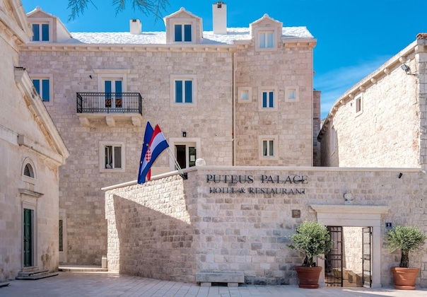 Gallery - Puteus Palace Brac
