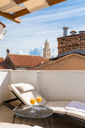 Gallery - Le Premier Luxury Rooms