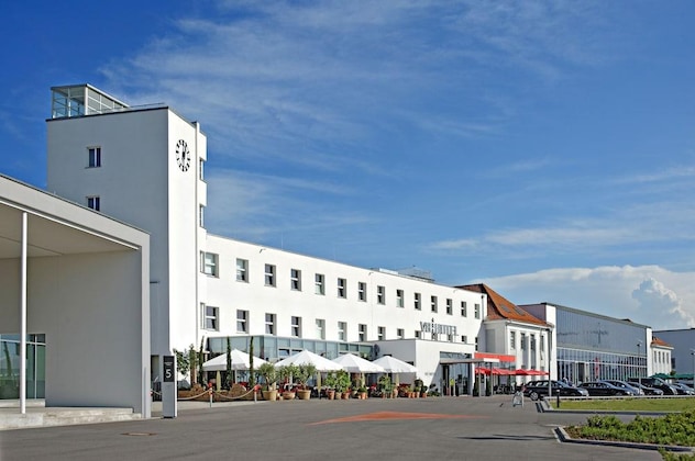 Gallery - V8 Hotel Classic Motorworld Region Stuttgart