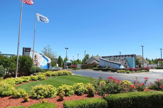 Gallery - Oasis Hotel And Convention Center, An Ascend Hotel Collection Member