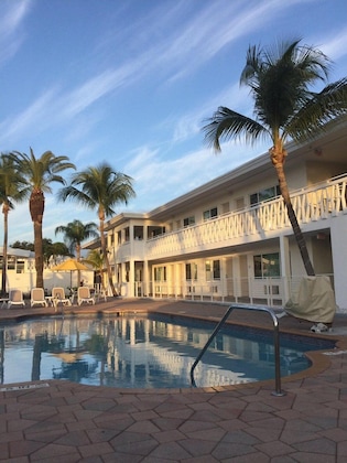 Gallery - Downtown Hollywood Gardens Inn & Suites