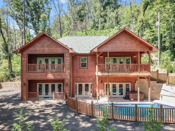 Gallery - Smoky Mountain Splash