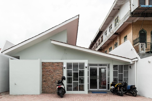 Gallery - Reddoorz Plus Near Rs Usu Medan 2