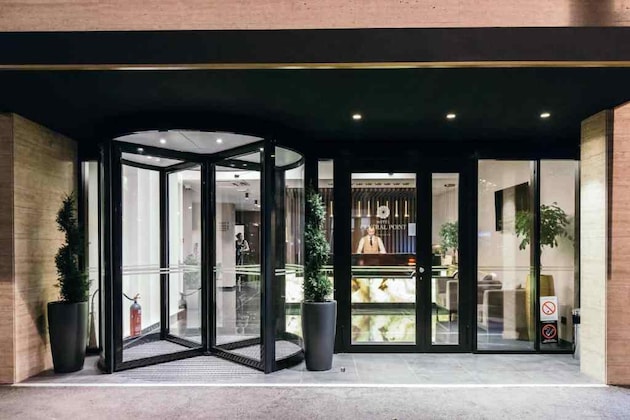 Gallery - Central Point Hotel