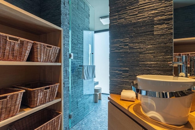 Gallery - Hideaway On Escarpment By H2 Life