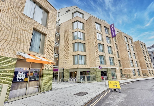 Gallery - Premier Inn London Southwark (Southwark Station)