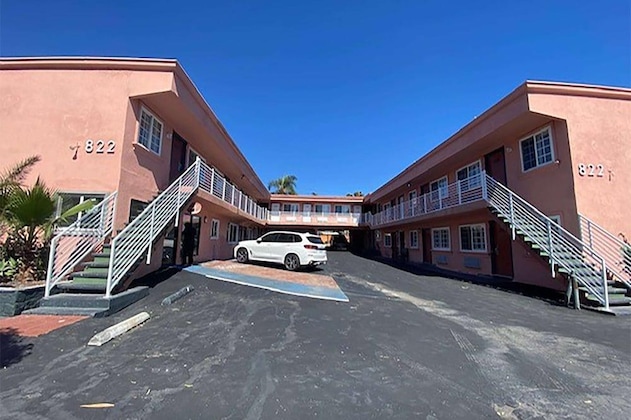 Gallery - Super 8 By Wyndham Oceanside Downtown