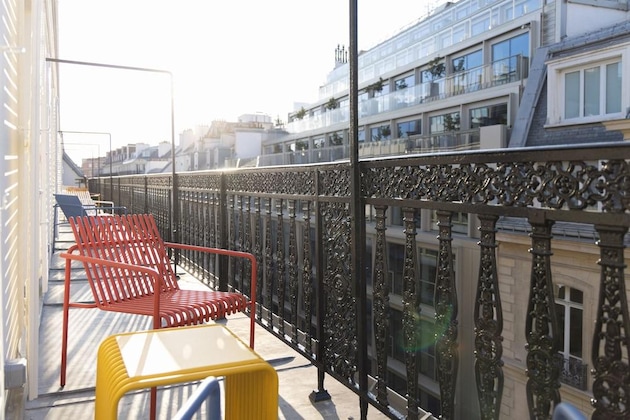 Gallery - 1.75 Paris La Source