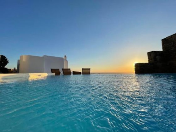 Gallery - White Rock Suites & Villas