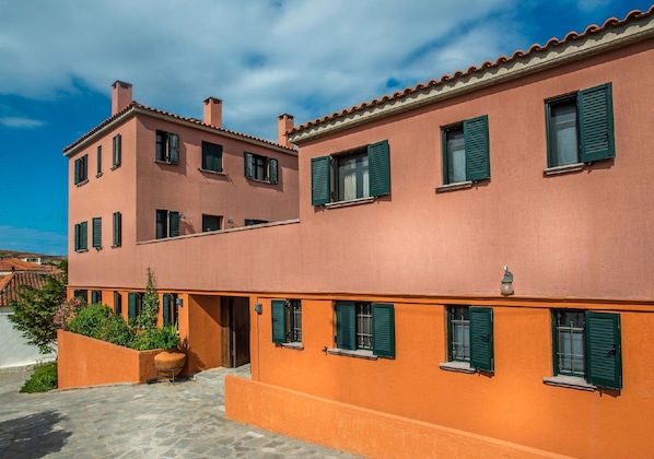 Gallery - The Varos Residences Hotel