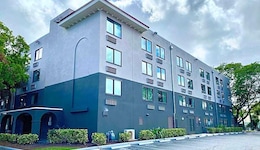 La Quinta Inn & Suites by Wyndham Ft Lauderdale Cypress Cr