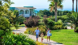 Serenusa Resort